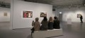 Ausstellungsansicht Links: Die Hochzeit, 1924, Rechts: Auf der Bank, 1923